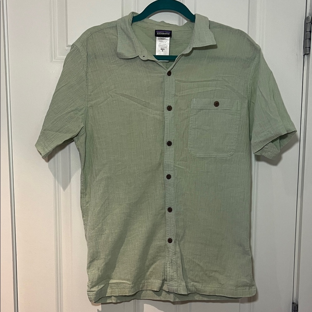 Patagonia Men's Light Green Casual Button-Down Shirt